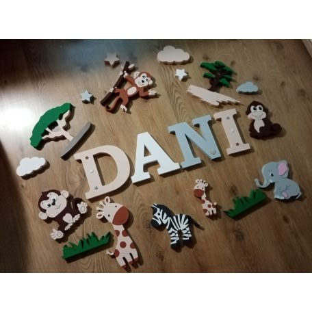 Dekornév, fali dekoráció gyerekszobába majmos-zebrás-elefántos-zsiráfos témában, babaszobadekor, 20 cm-es dekorbetű, falidekoráció, hungarocell, névtábla